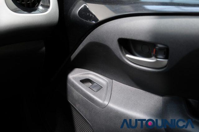 TOYOTA Aygo CONNECT 1.0 VVT-i 72 CV 5 PORTE X-WAVE NEOPATENTAT