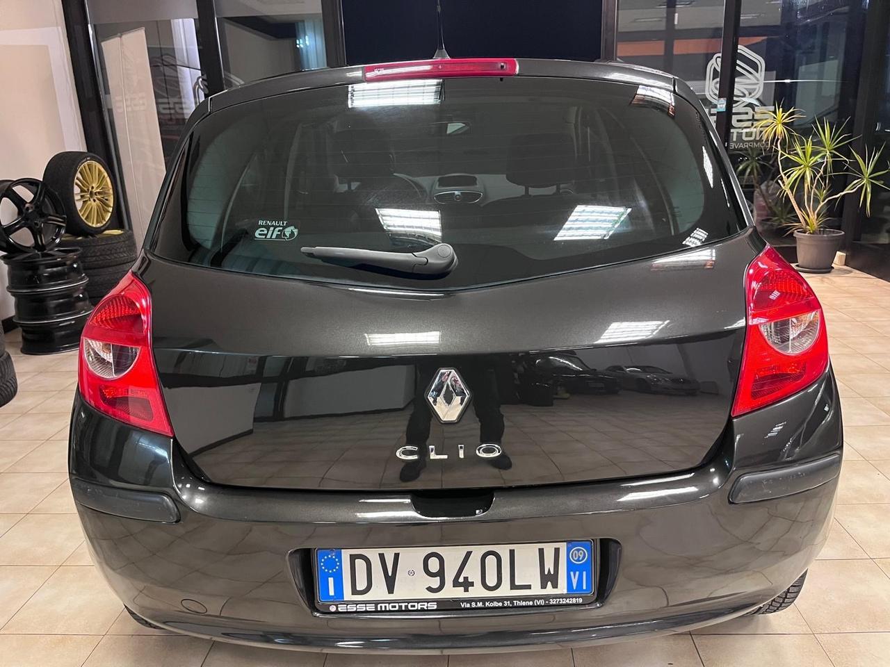 Renault Clio - 2009 1.2 16V 75cv