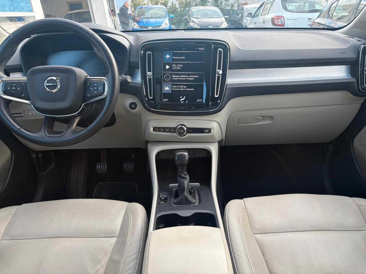 Volvo XC40 T2 Momentum Pro*EURO6*NEOPATENTATI