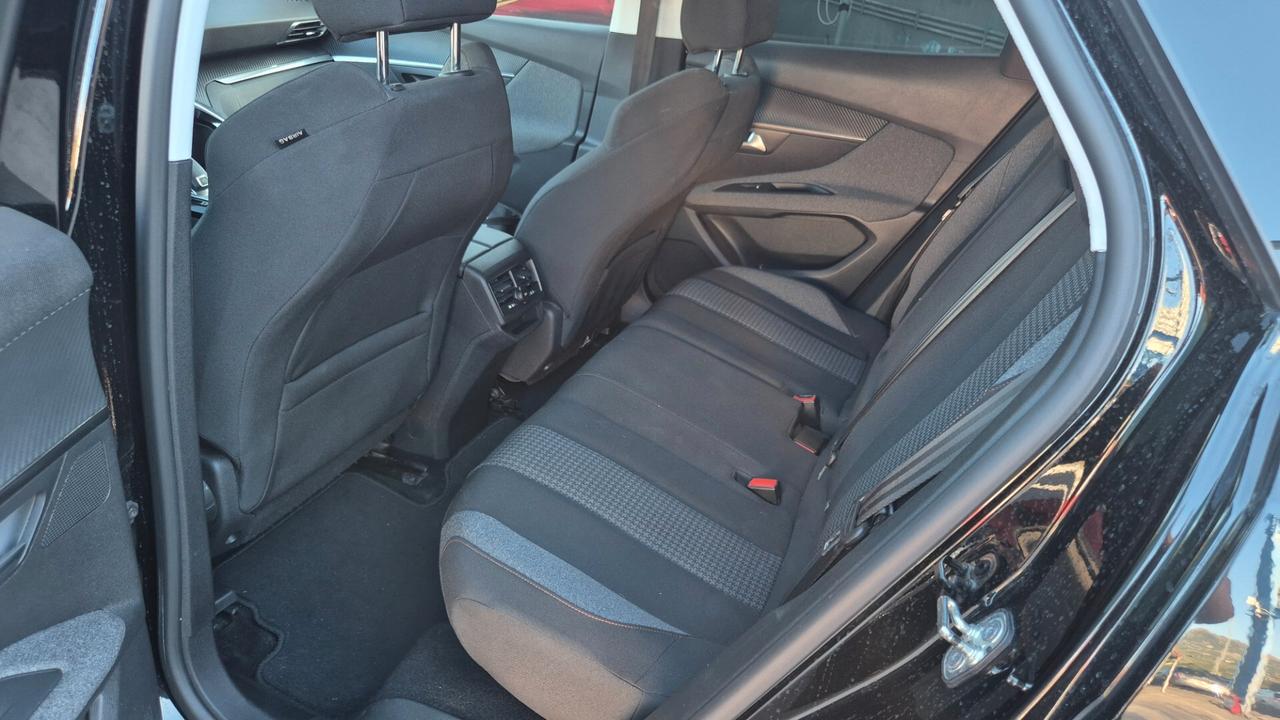 Peugeot 3008 BlueHDi 130 S&S Allure
