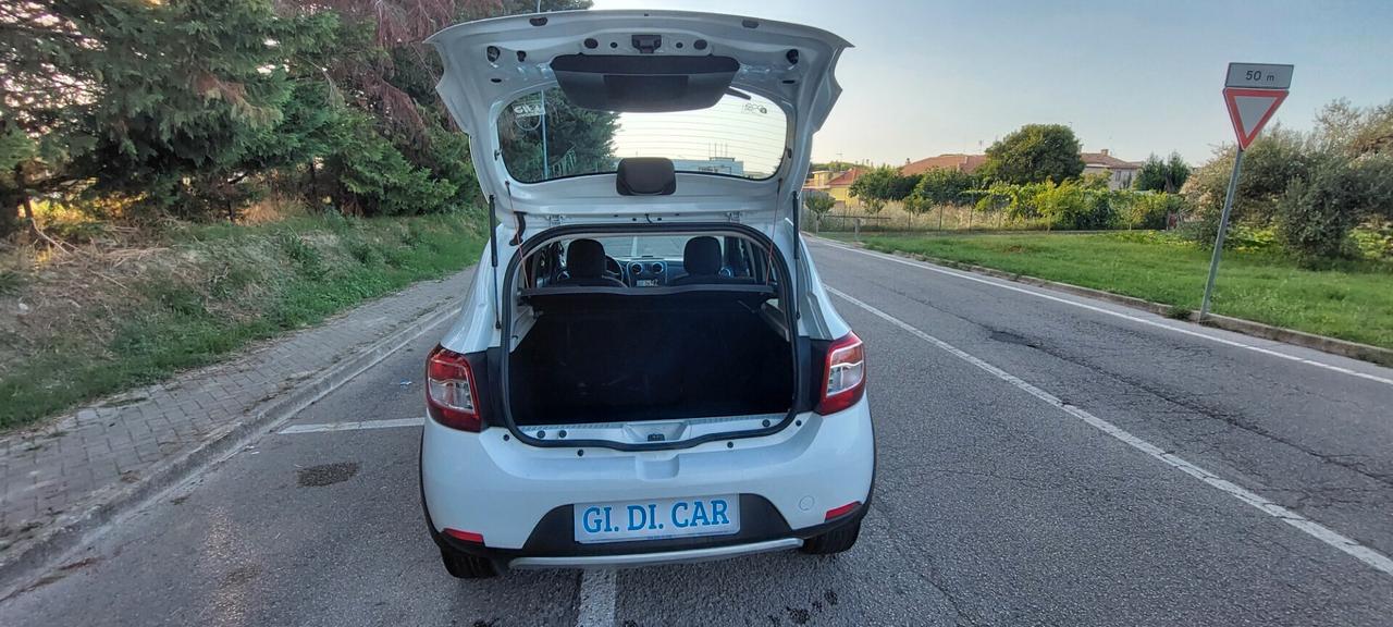 DACIA SANDERO STEPWAY 1,5 DIESEL 90 CV NAVIGATORE CRUISE IMPECCABILE FULL FULL TELEFONO