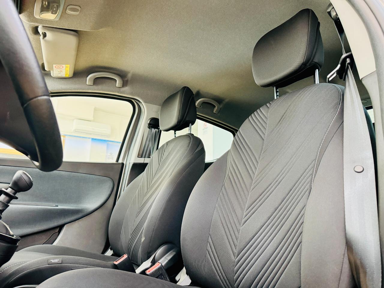 Lancia Ypsilon 1.0 Hybrid Silver / CarPlay S&S