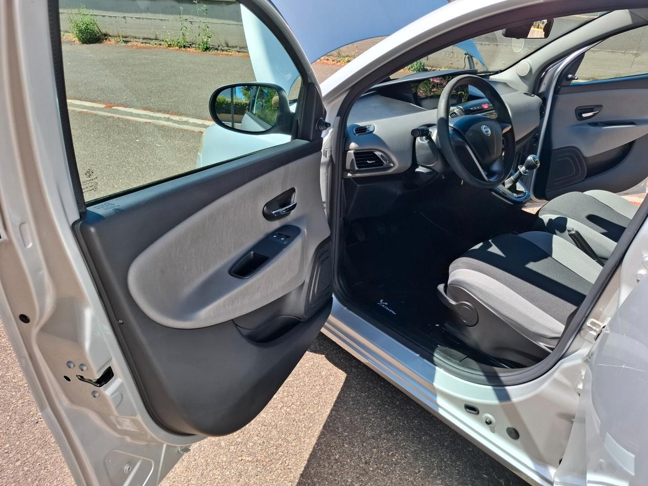 Lancia Ypsilon 1.2 69 CV 5 porte S&S Platinum