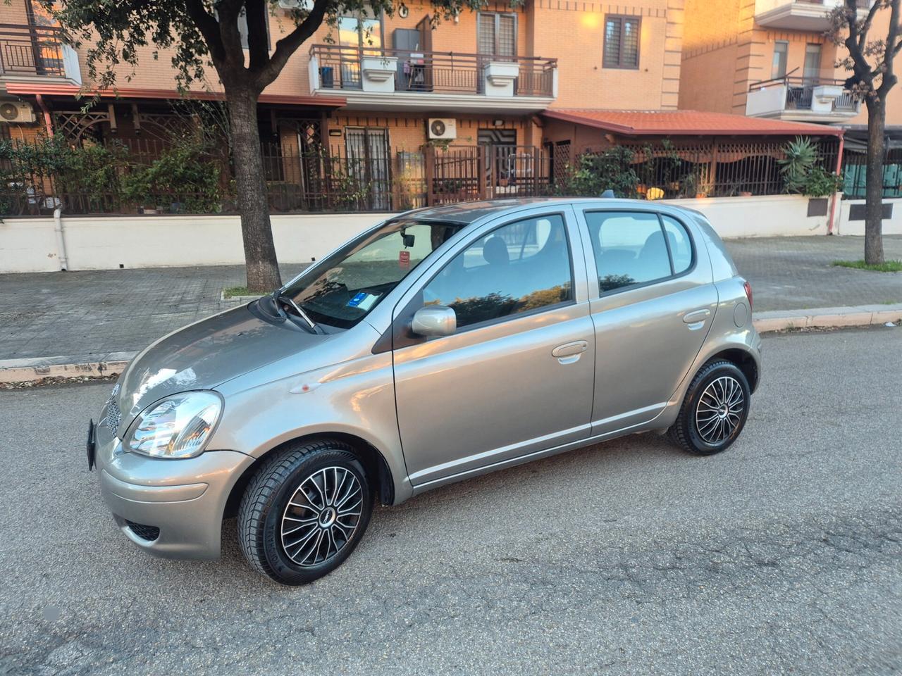 Toyota Yaris 1.0 benzina 68cv anno 05