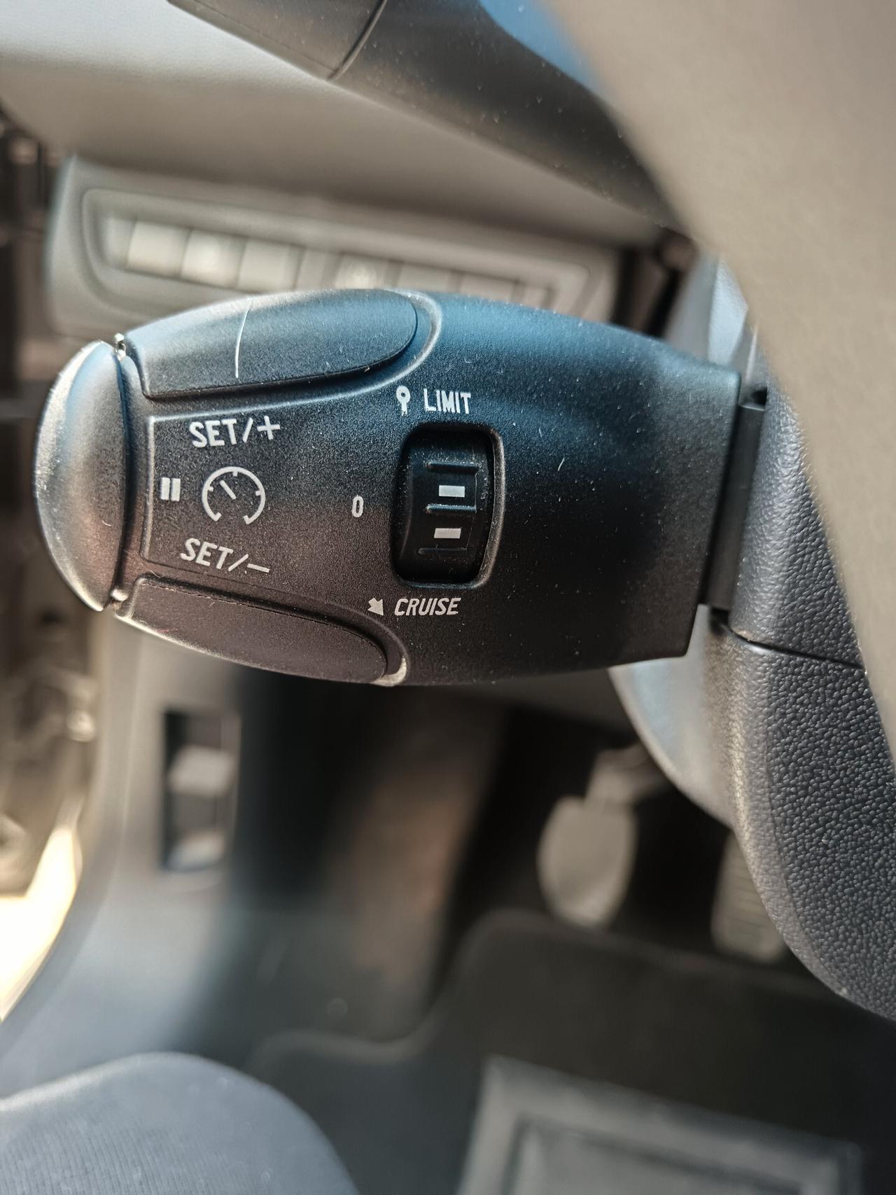 Peugeot 208 1.4 HDi 68CV 5P NEOPATENTATI