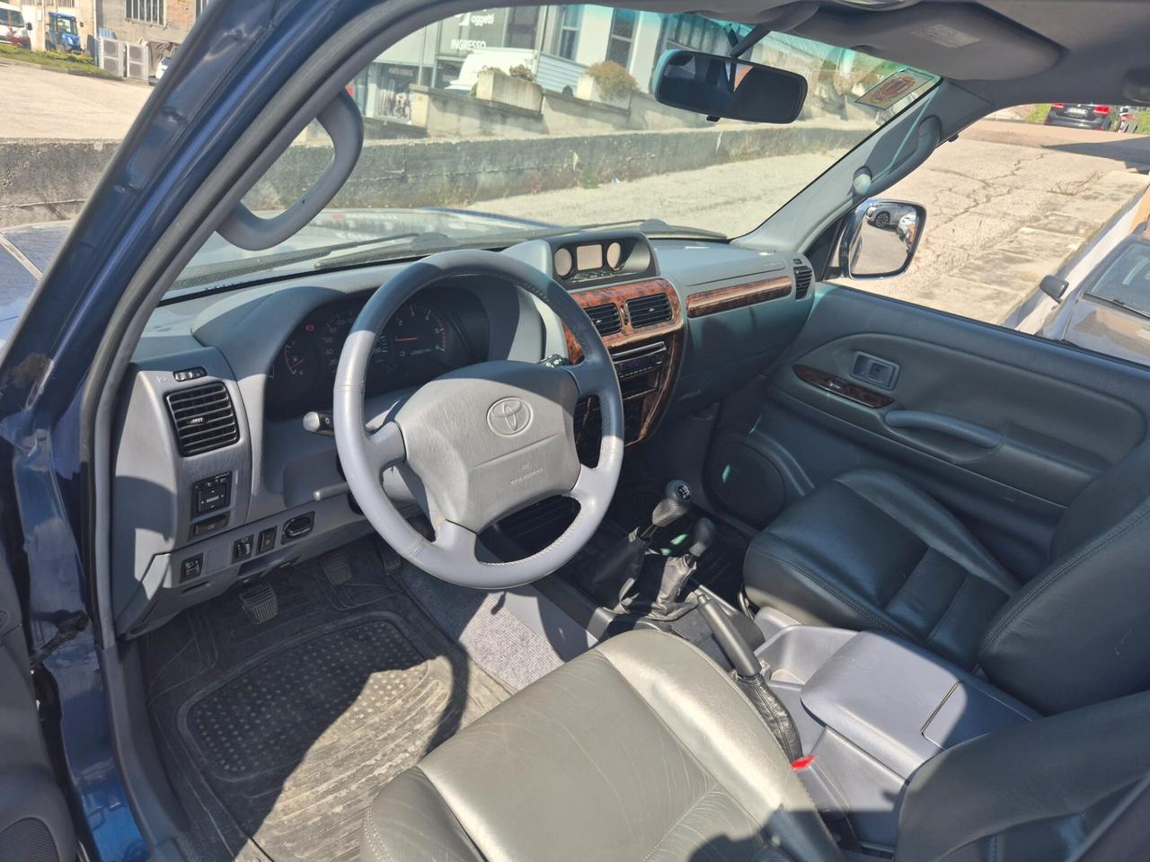 TOYOTA LAND CRUISER