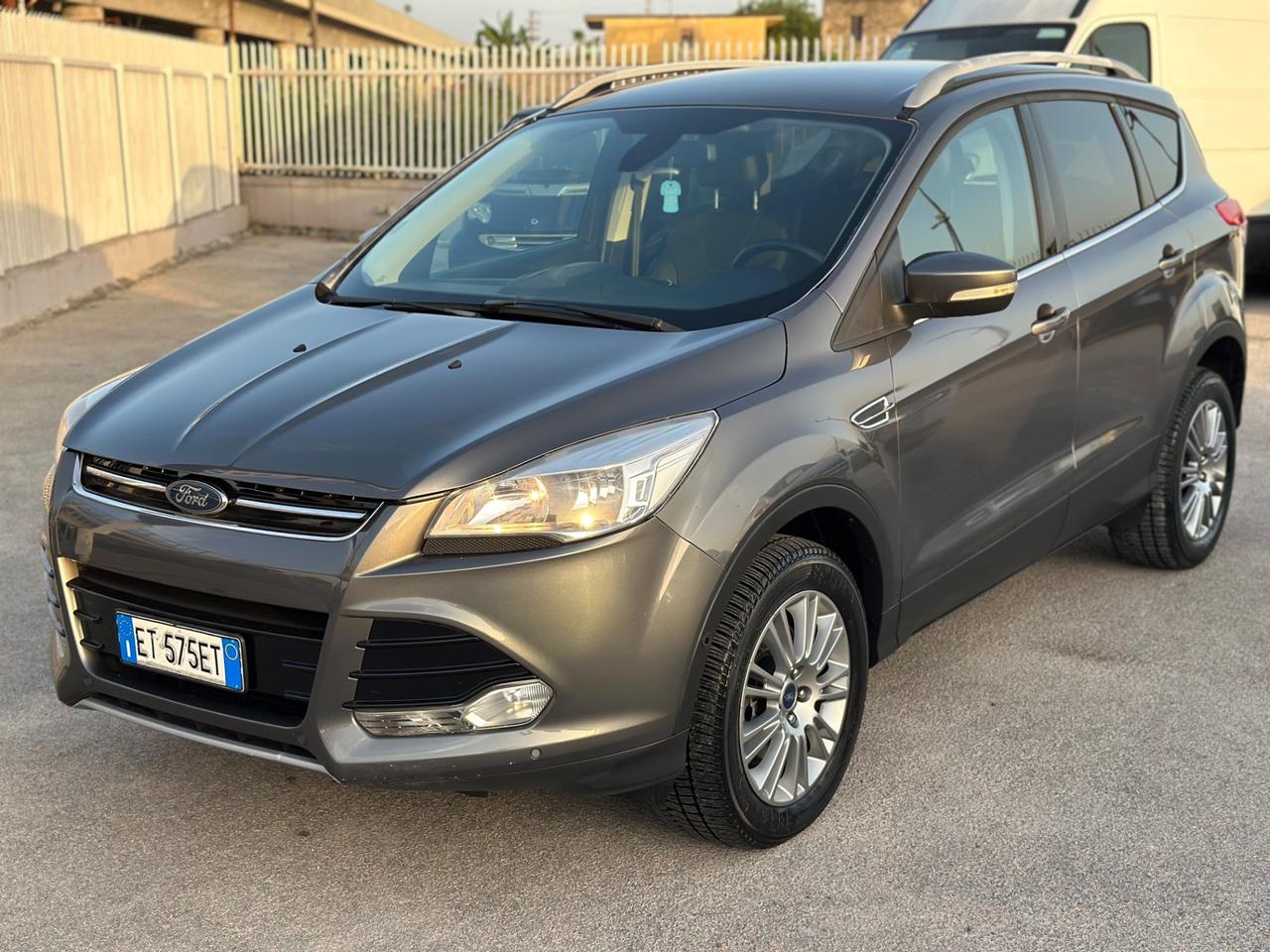 Ford Kuga 2014 2.0 TDCI 140 CV 4WD Titanium DA VETRINA