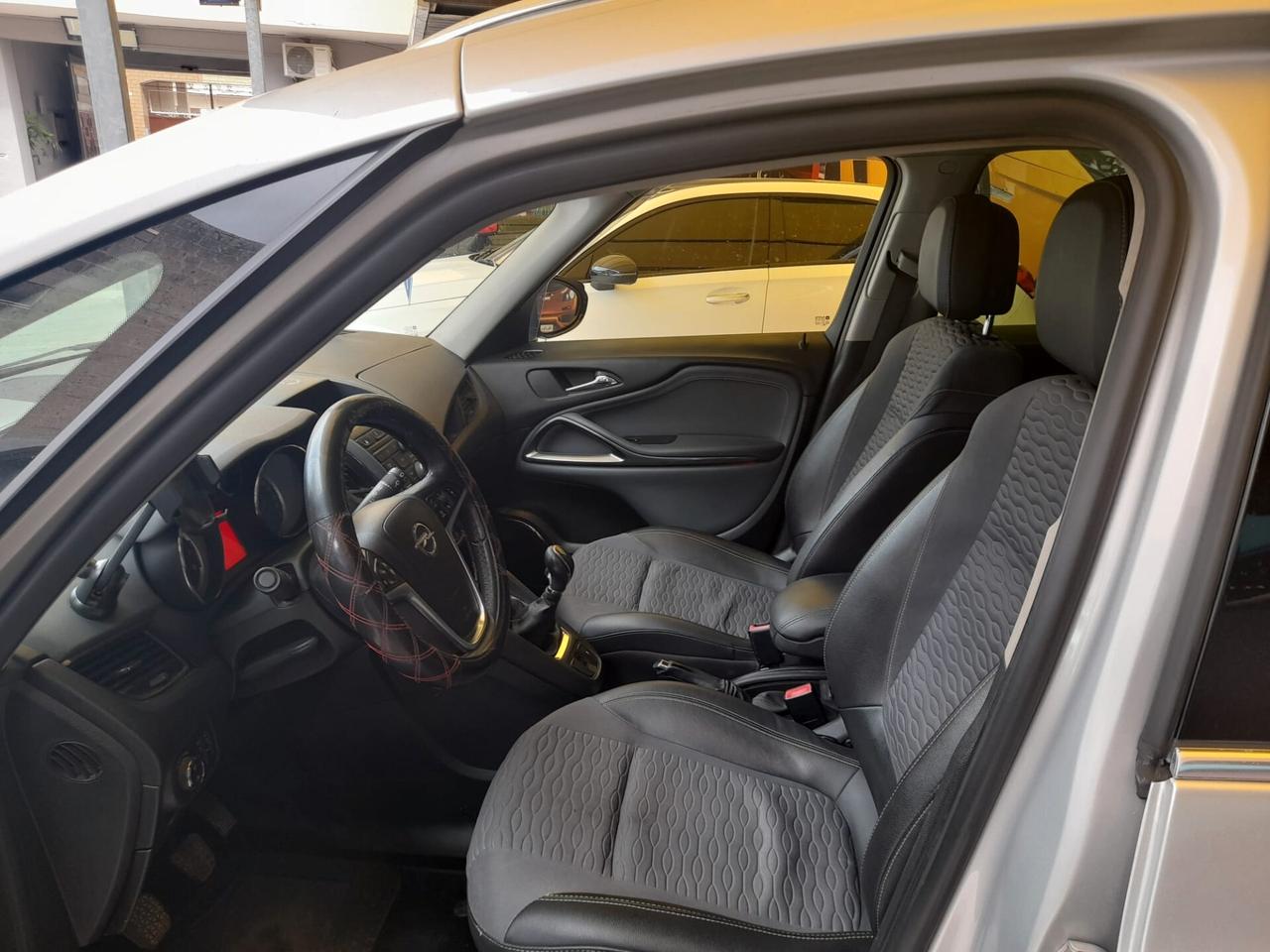 Opel Zafira Tourer 1.6cc metano 12 mesi garanzia-2013