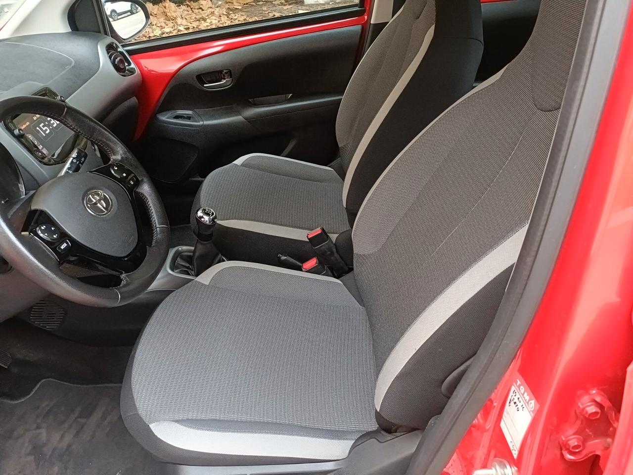 Toyota Aygo Connect 1.0 VVT-i 72 CV 5 porte x-play