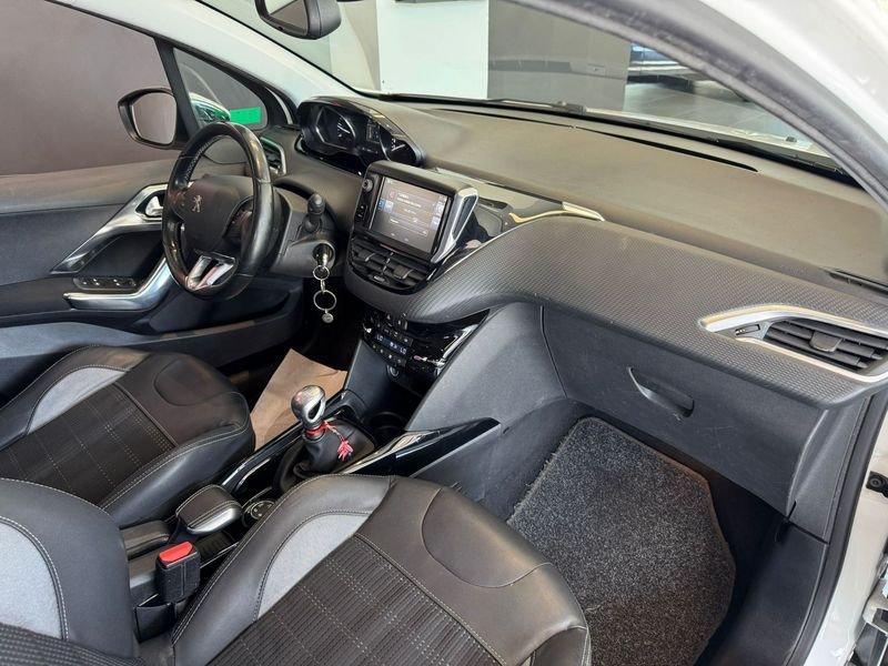 Peugeot 2008 1.6 BlueHDi 120 CV Féline