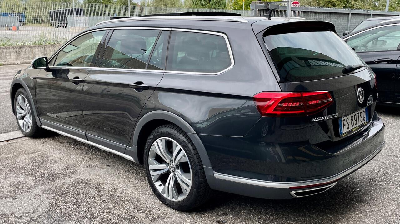 VOLKSWAGEN PASSAT VARIANT 2.0 ALLTRACK 4 MOTION DSG EXECUTIVE BMT 190CV - TETTO, PELLE, VIRTUAL COCKPIT