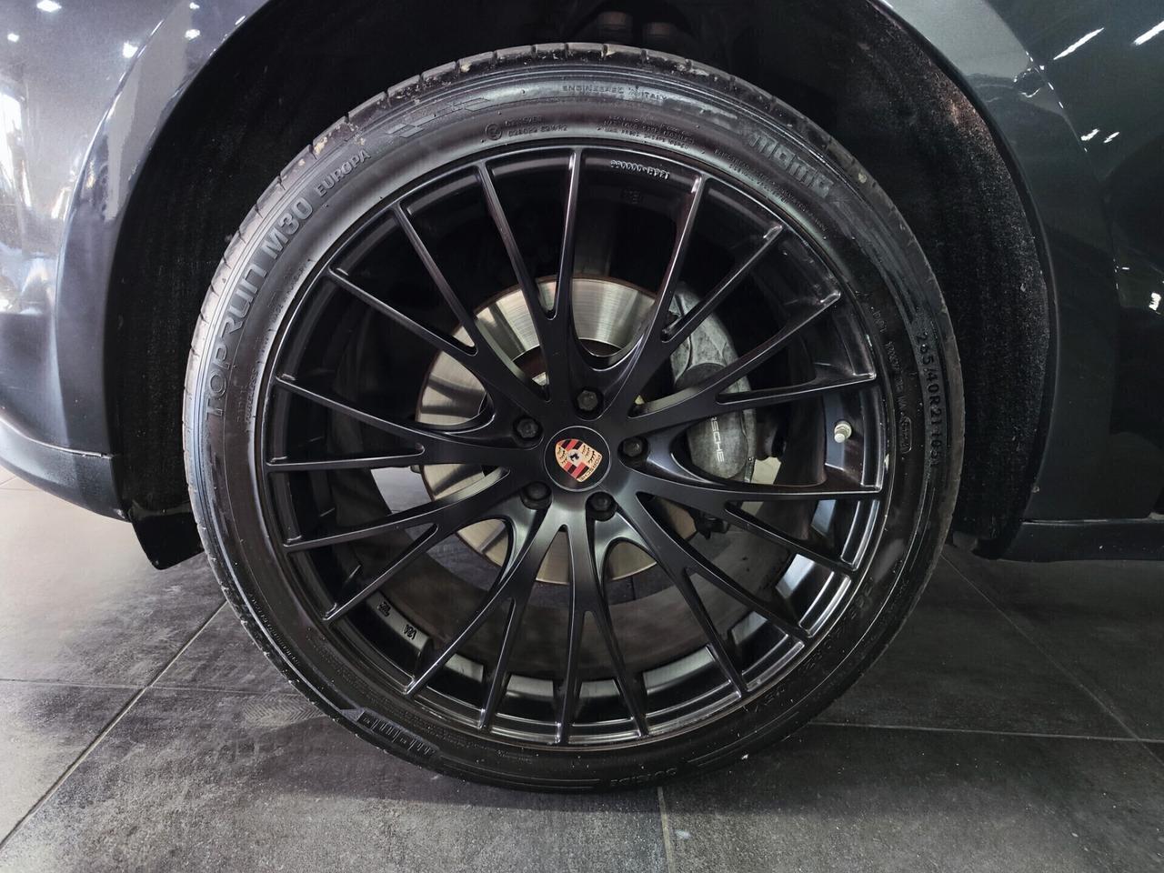 Porsche Macan 2.0 245cv Tetto Led