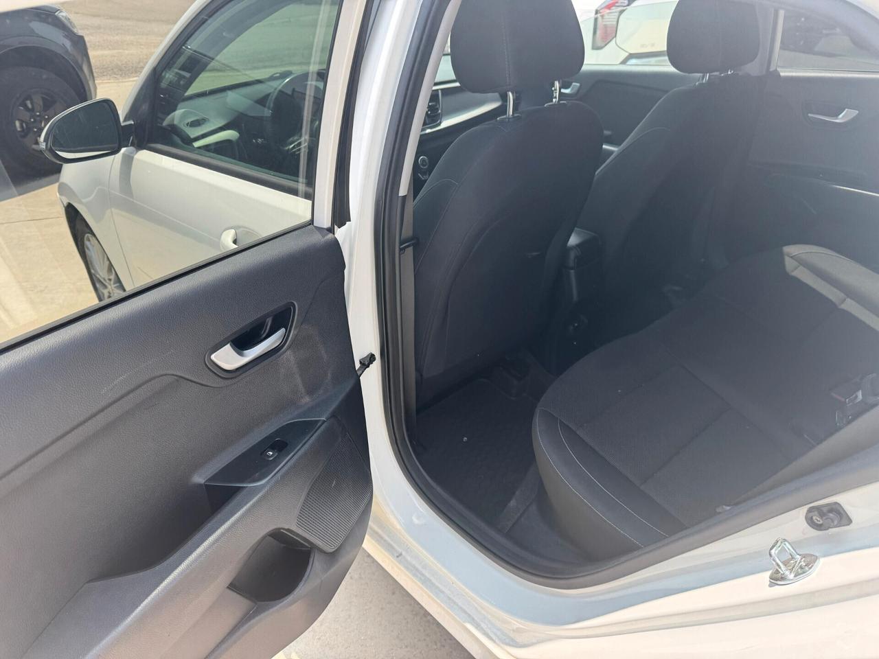 KIA RIO 1.4 CRDI 90CV DIESEL RETROCAMERA SENSORI DI PARCHEGGIO