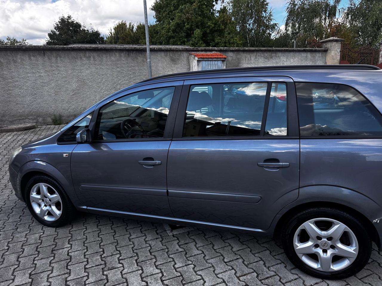Opel Zafira 1.6 16V GPL gancio traino 7 posti