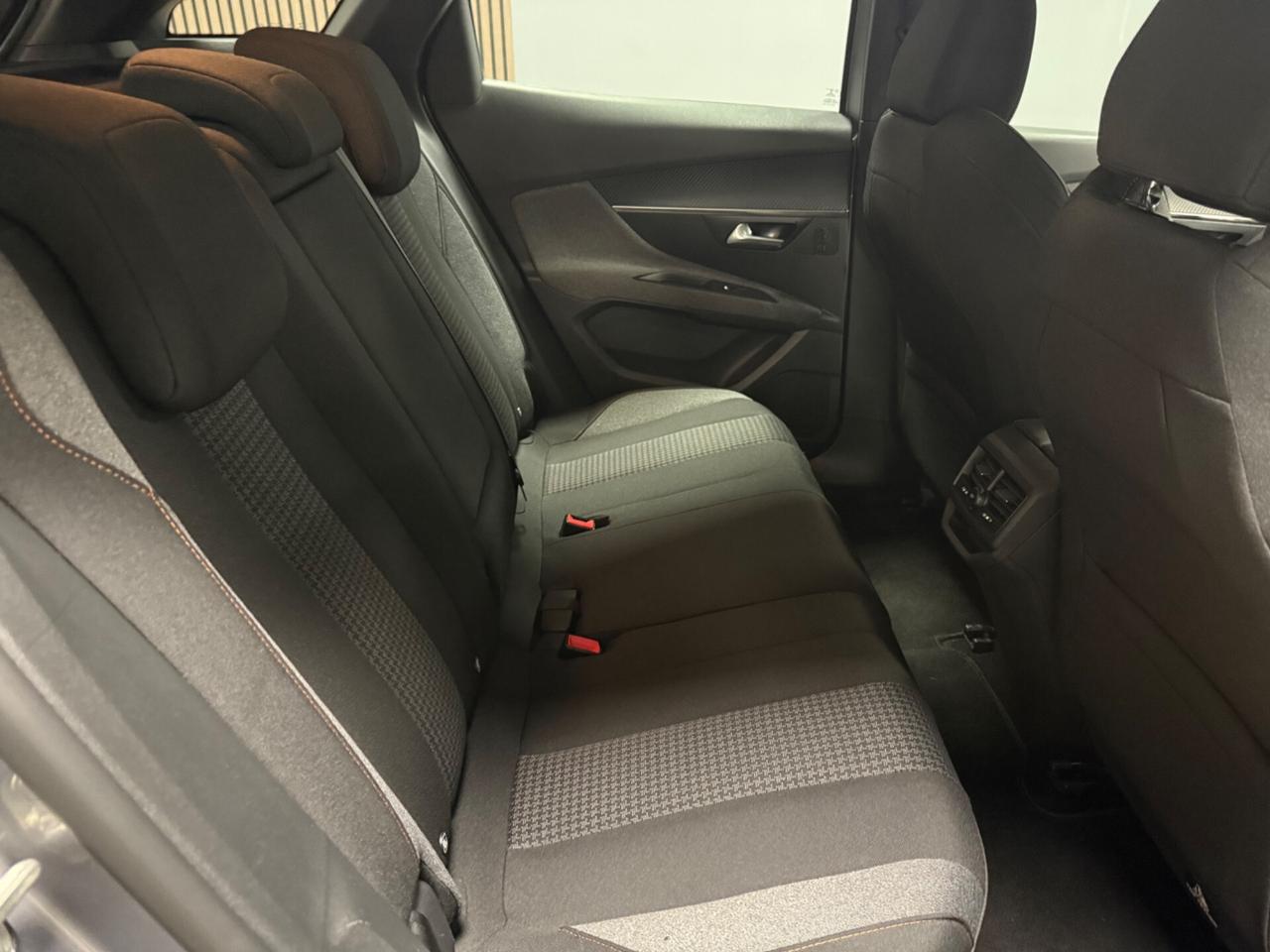 Peugeot 3008 BlueHDi 130 S&S EAT8 Active Business