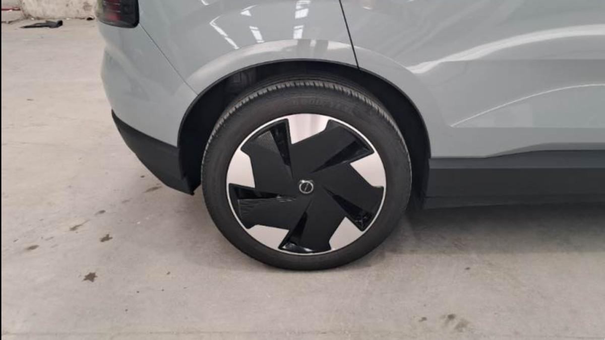 VOLVO Ex30 Single Motor Extended Range Rwd Plus