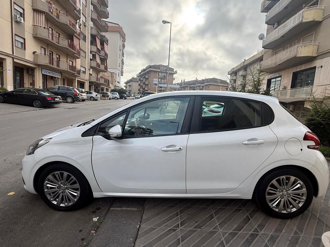 Peugeot 208 BlueHDi 75 5 porte Van Active