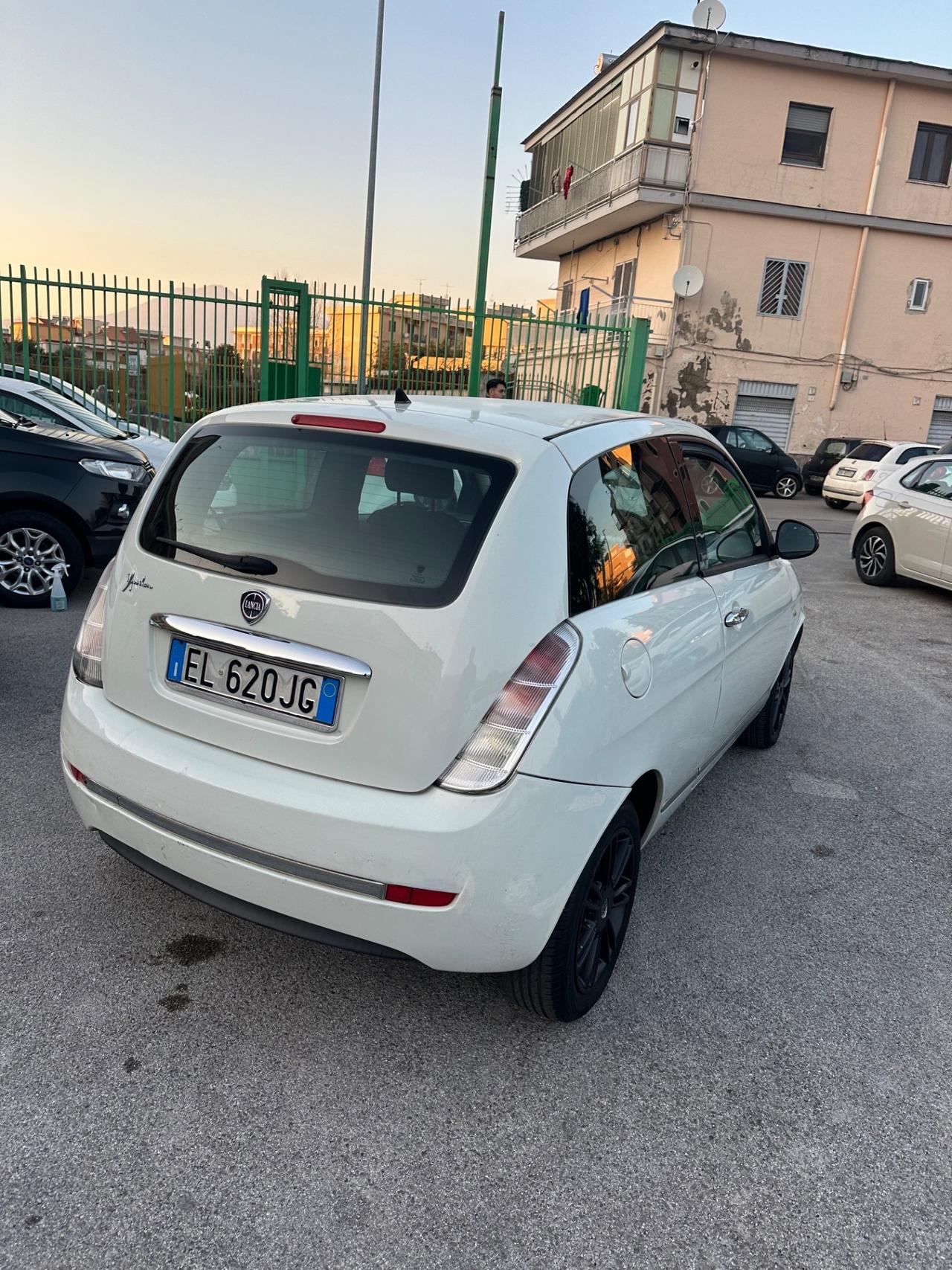 Lancia Ypsilon 1.3 MJT 75 CV Platinum