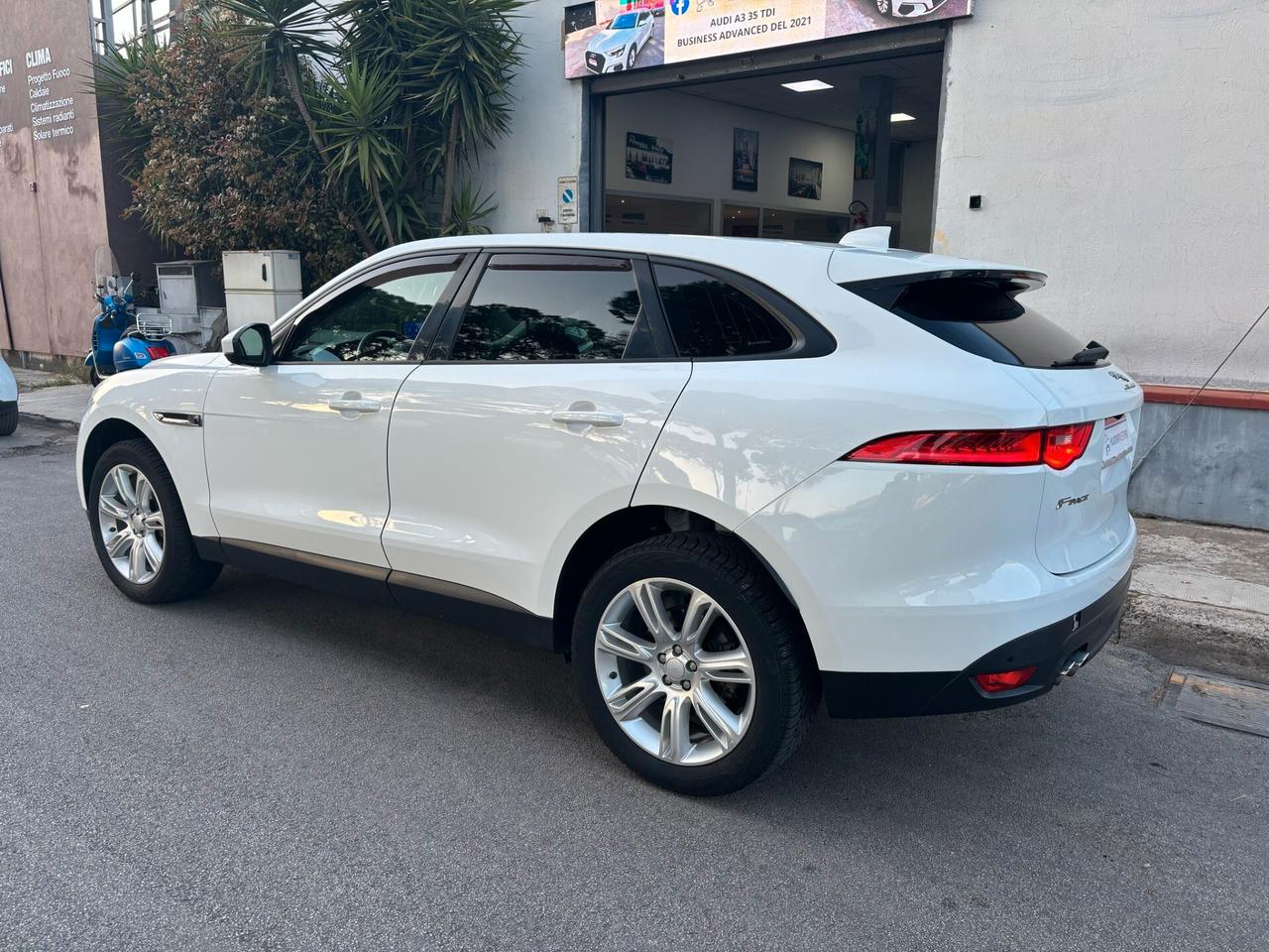 Jaguar F-Pace Jaguar F-Pace 2.0 180CV MOTORE NUOVO