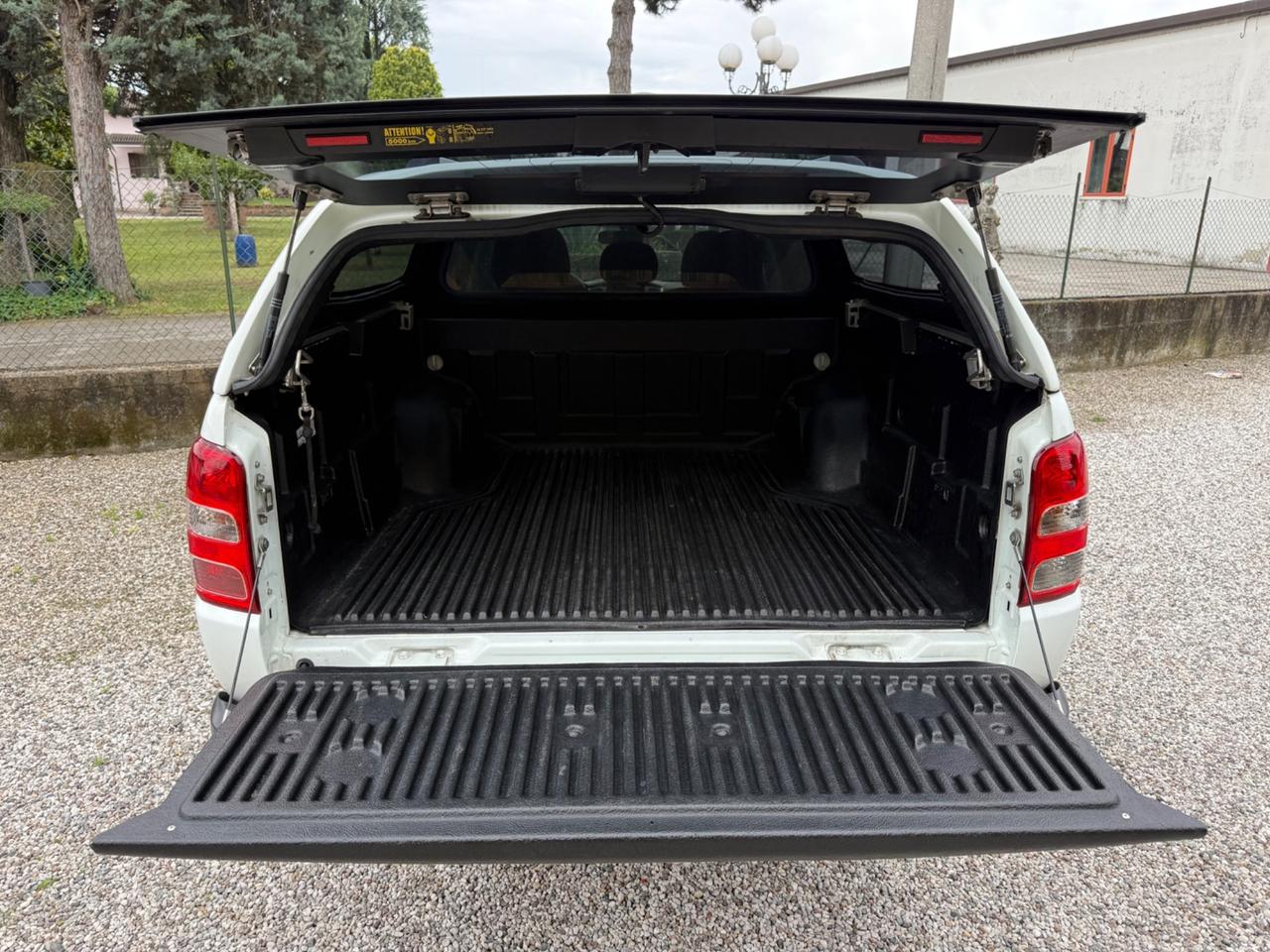 Mitsubishi L200 2.4 DI-D/181CV Double Cab Intense Hp Mivec SDA
