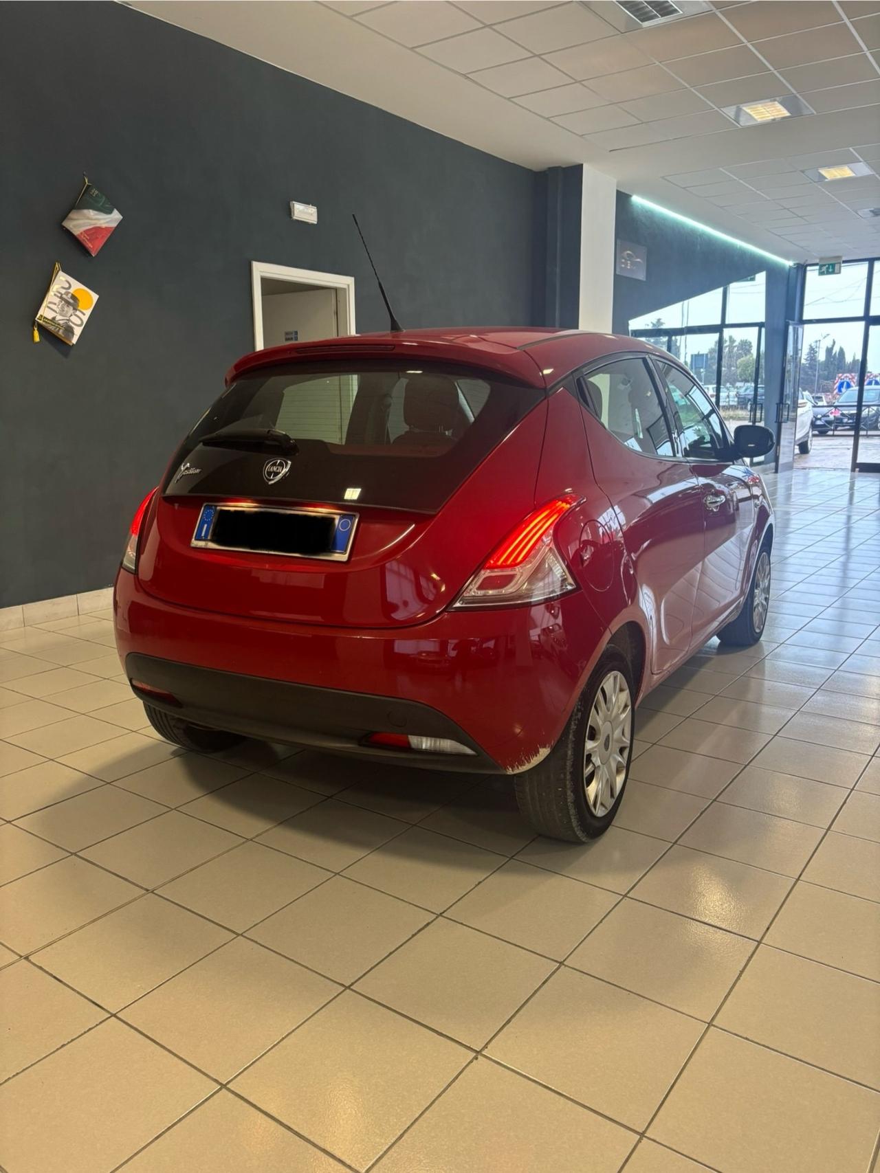 Lancia Ypsilon 1.2 69 CV 5 porte S&S Platinum