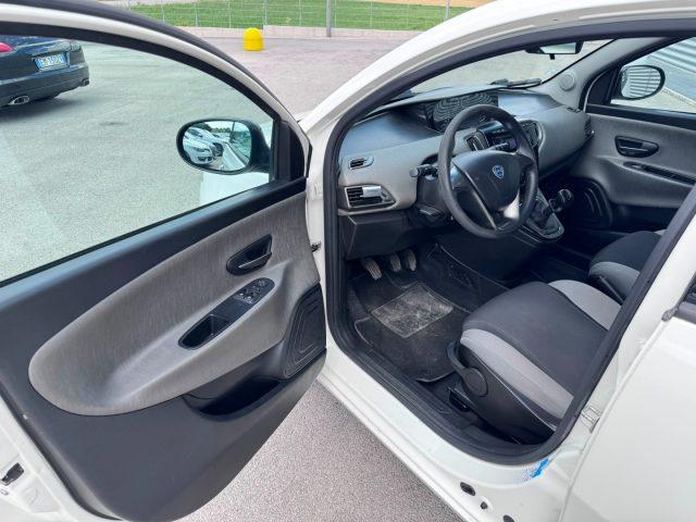 LANCIA Ypsilon 0.9 TwinAir 85 CV 5 porte Metano Ecochic Silver