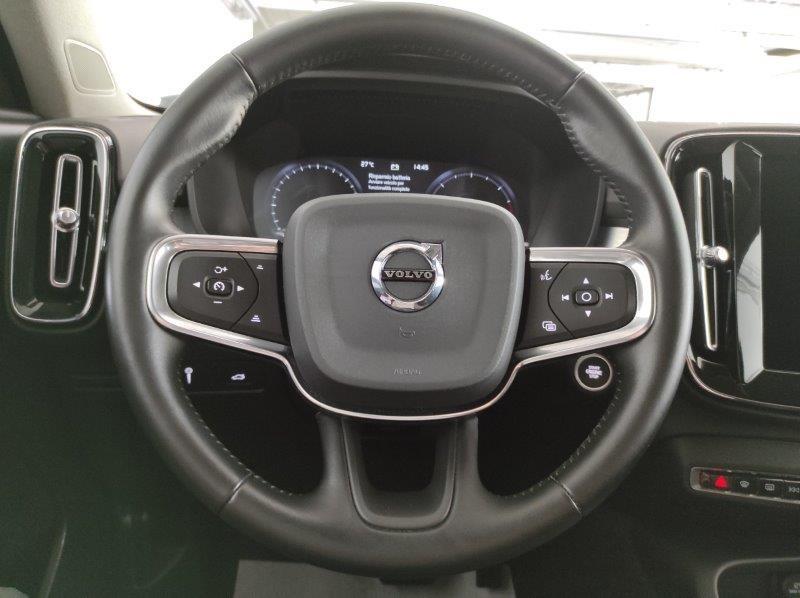 VOLVO XC40 (2017-->) - XC40 D3 Geartronic Momentum