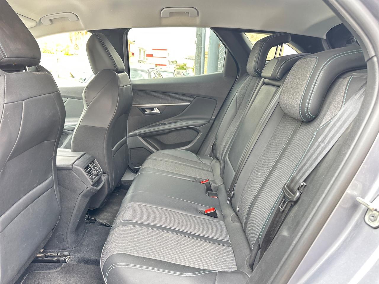 Peugeot 3008 BlueHDi 130 S&S EAT8 Allure-2022