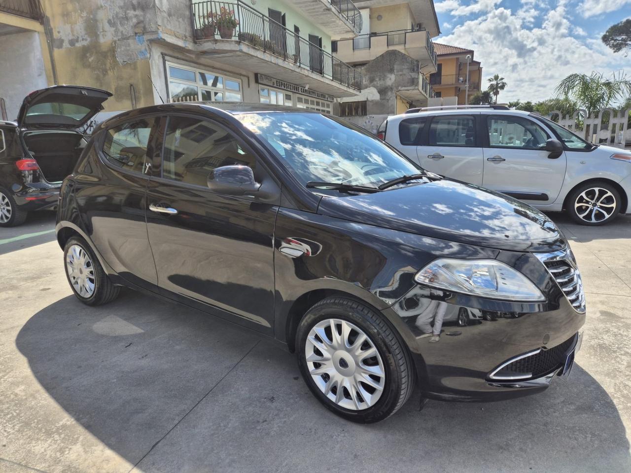 Lancia Ypsilon 1.2 69 CV 5 porte S&S Silver