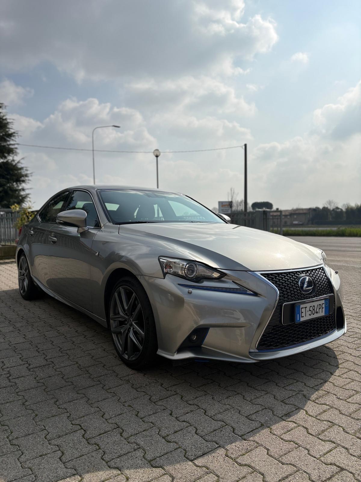 Lexus IS Hybrid FSport