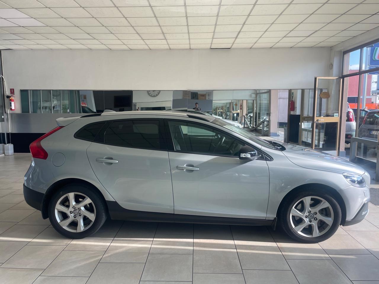Volvo V40 Cross Country D4 Geartronic Momentum - Nessun vincolo -