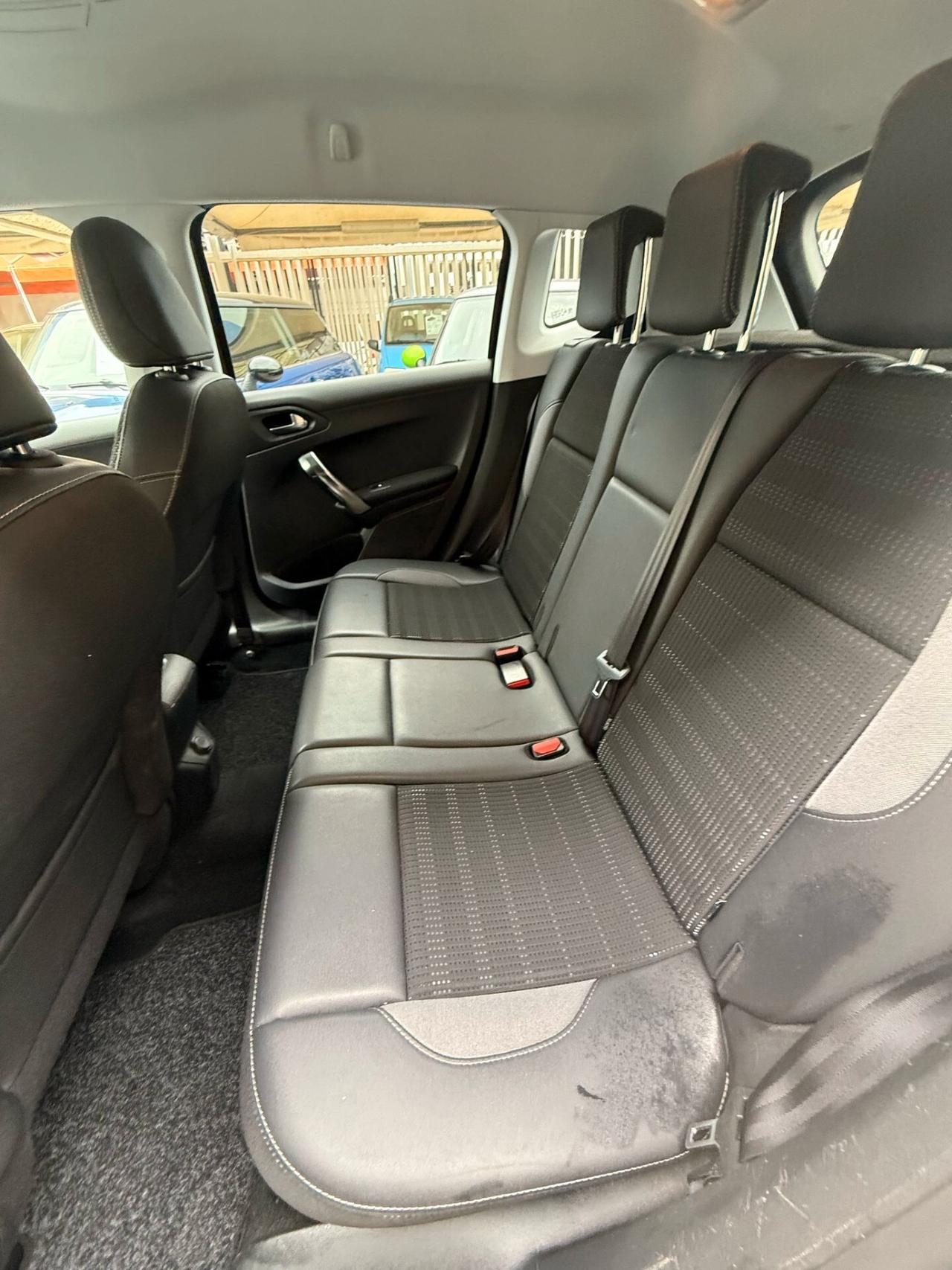 PEUGEOT 2008 1,2 BENZ.