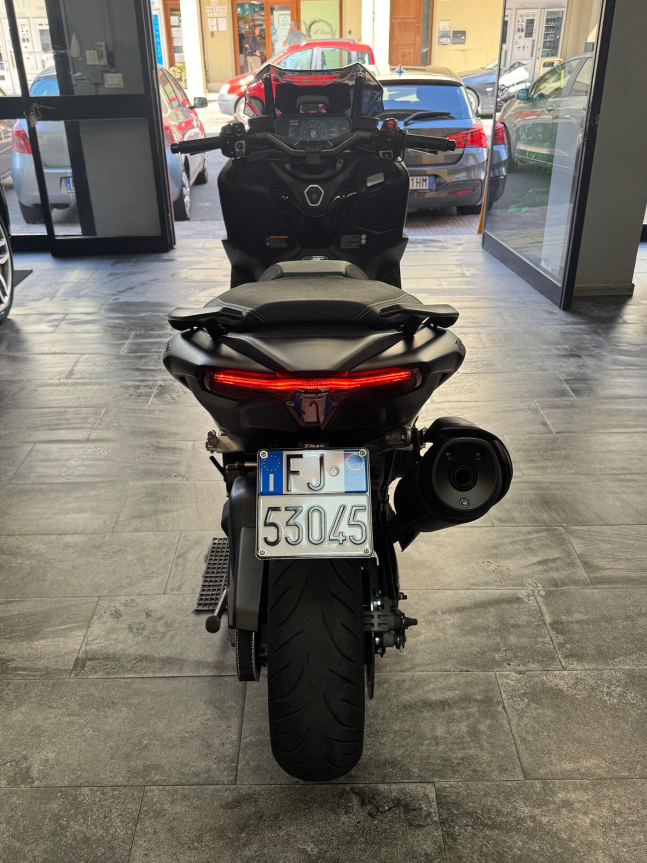 Yamaha TMAX 560 DARK MAGMA TECH MAX