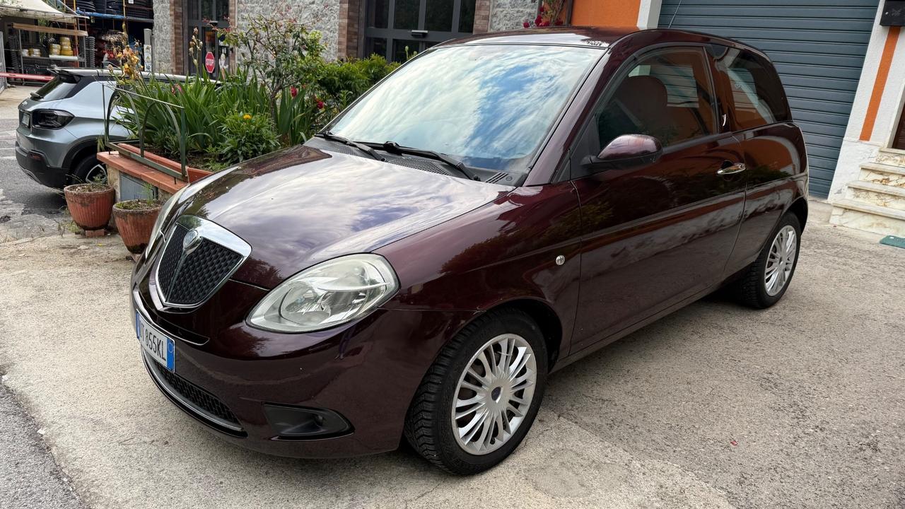Lancia Ypsilon 1.3 MJT 75 CV Argento