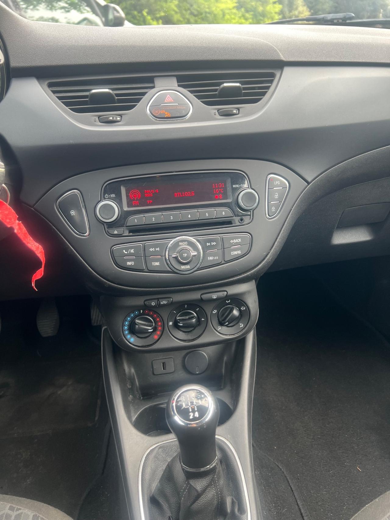 Opel Corsa 1.4 90CV GPL - NEOPATENTATI