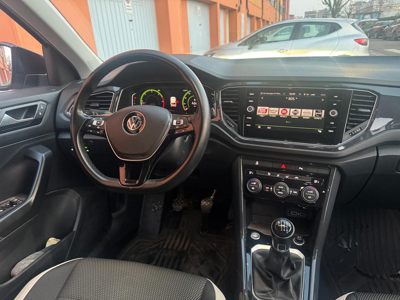 Volkswagen T-Roc 1.6 TDI ADVANCED