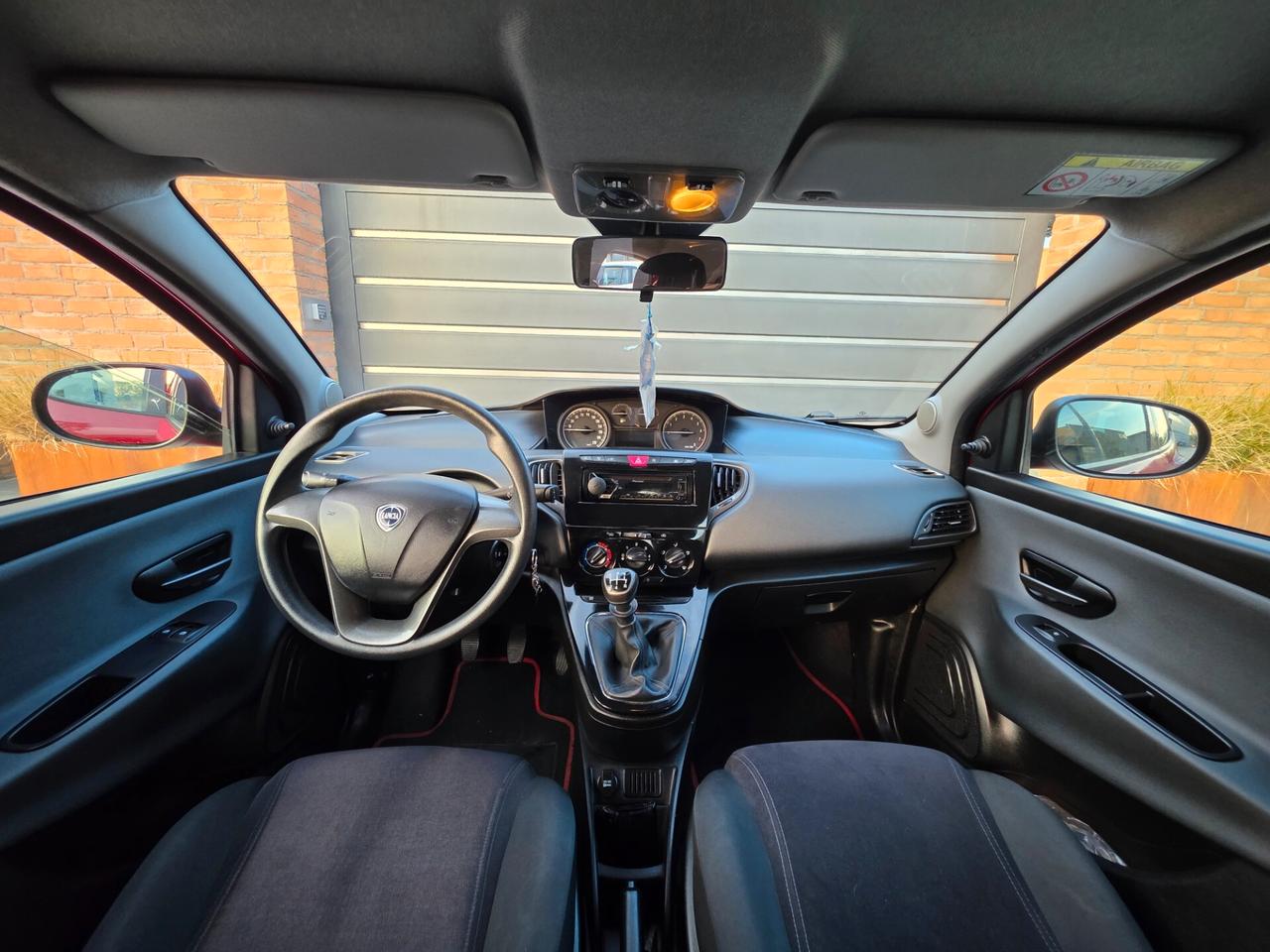 Lancia Ypsilon Platinum benzină 1.2 neopatentati euro6b
