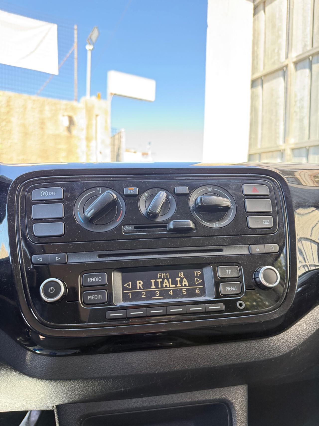 Volkswagen up! 1.0 5p. eco move BlueMotion Technology,128.892 km