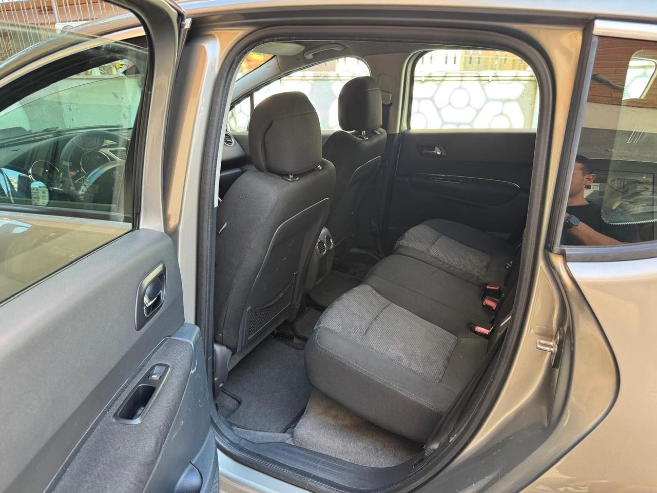 PEUGEOT 3008 1.6 HDi 112CV Tecno