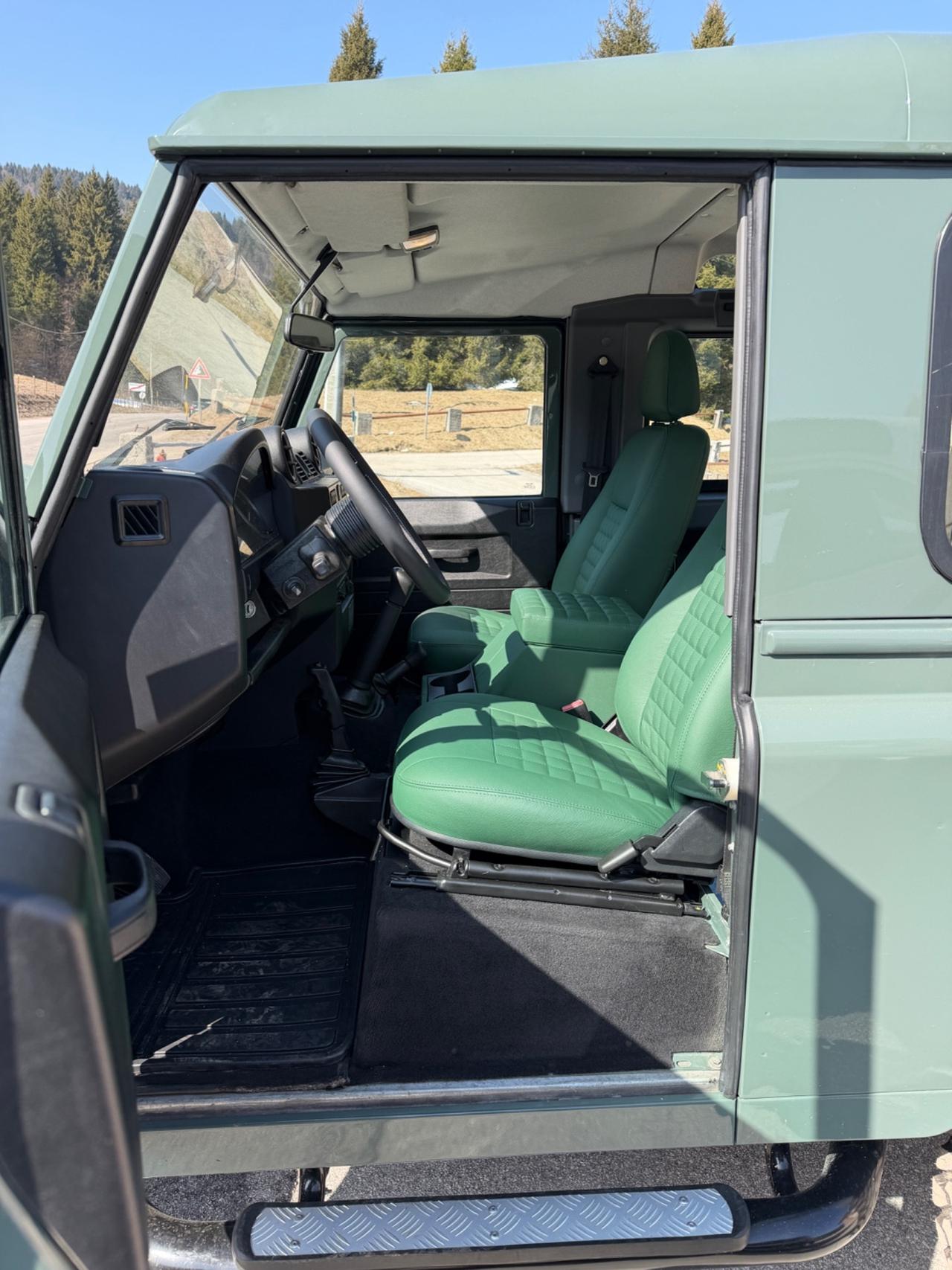 Land Rover Defender 90 2.4 TD4 Station Wagon SE