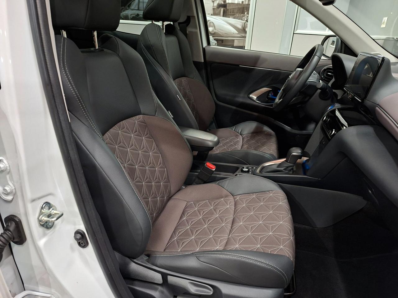Toyota Yaris Cross 1.5 Hybrid E-CVT AWD-i Lounge