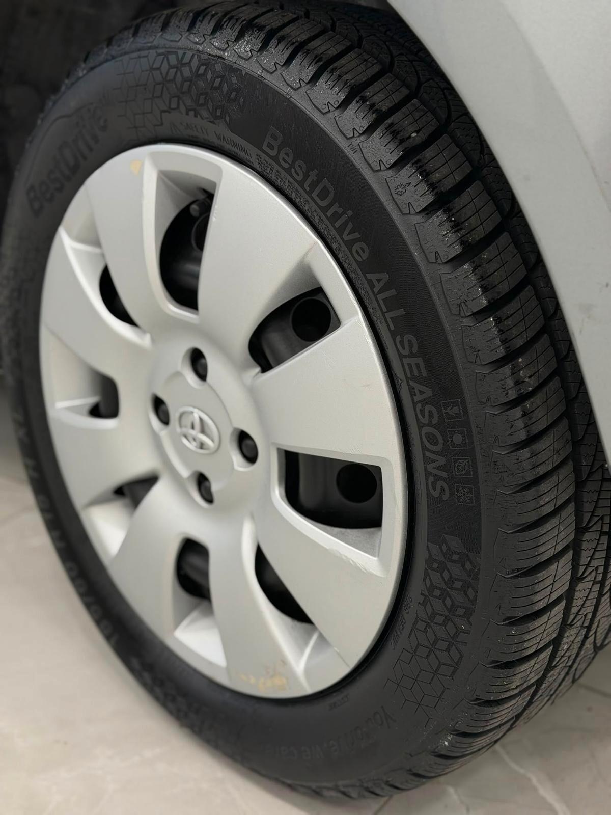 Toyota Yaris 1.0 5 porte Sol