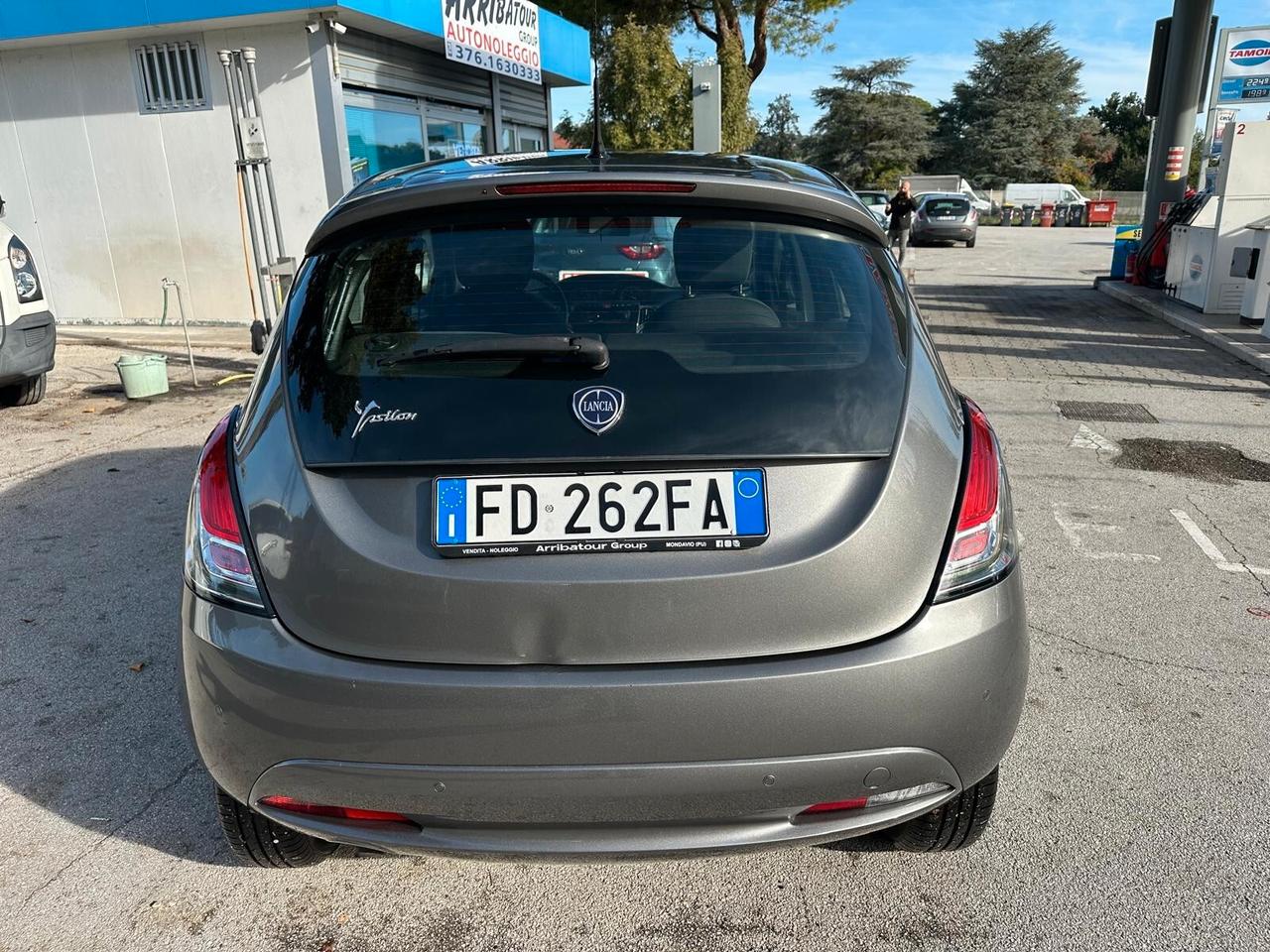 Lancia Ypsilon 0.9 TwinAir 85 CV 5 porte Metano Ecochic Platinum