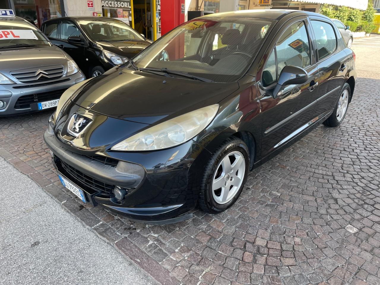 Peugeot 207 1.4 8V 75CV 5p. ONE Line