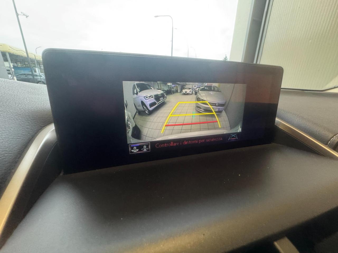 Lexus NX 300h 2.5 Business 2wd cvt