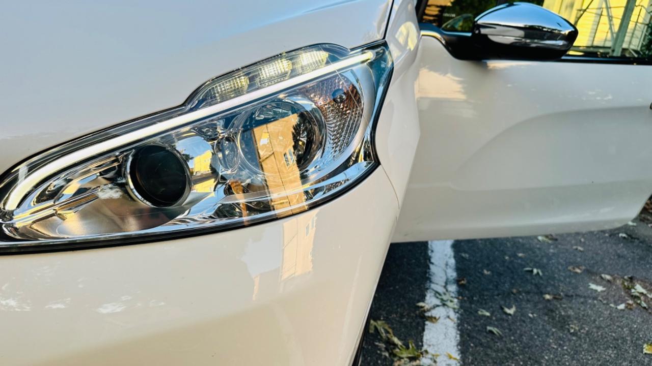 Peugeot 208.3 porte Allure.ok neopatentati.tagliandi certificati