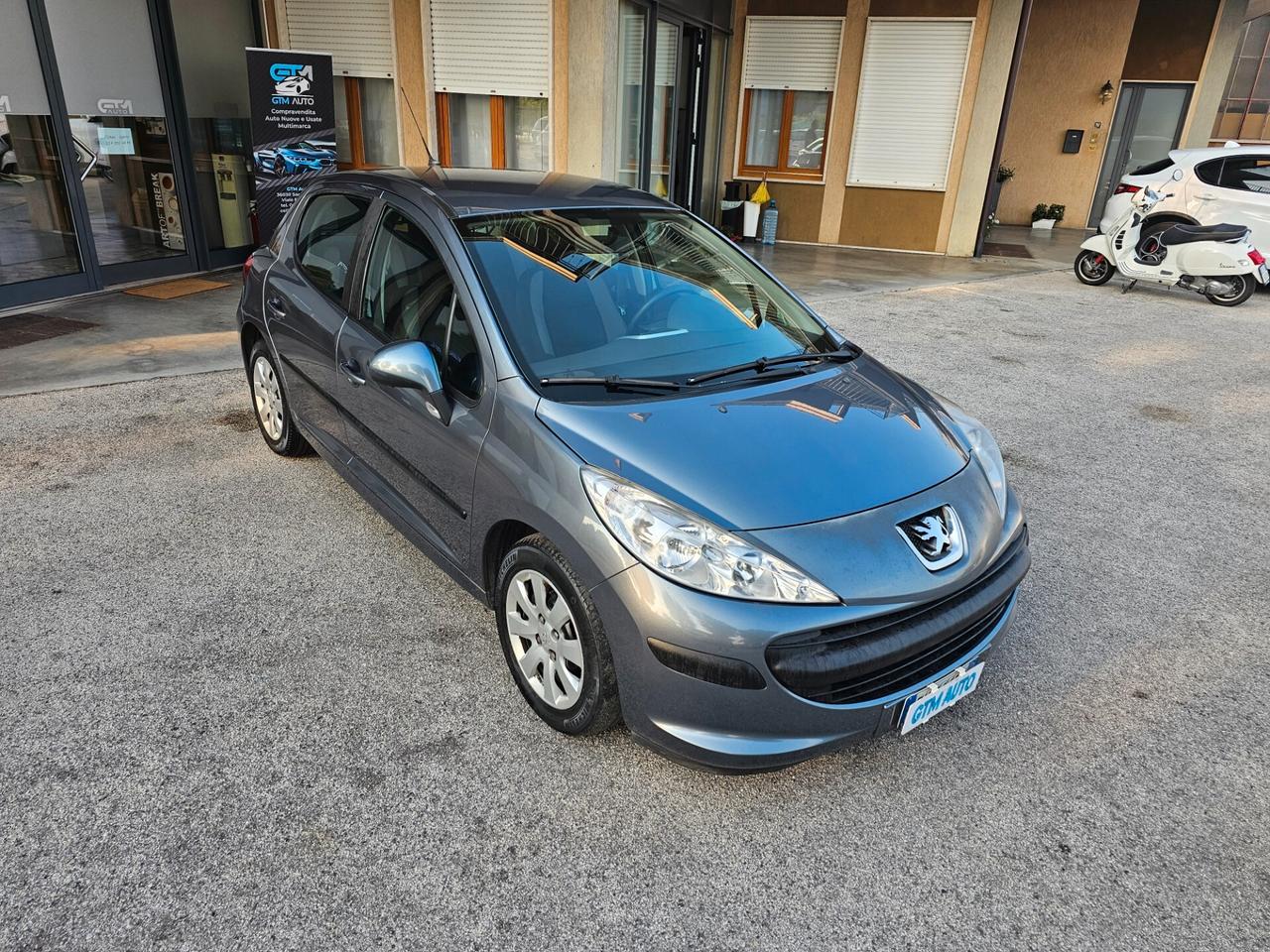 Peugeot 207 1.4 8V 75CV 5p. GPL