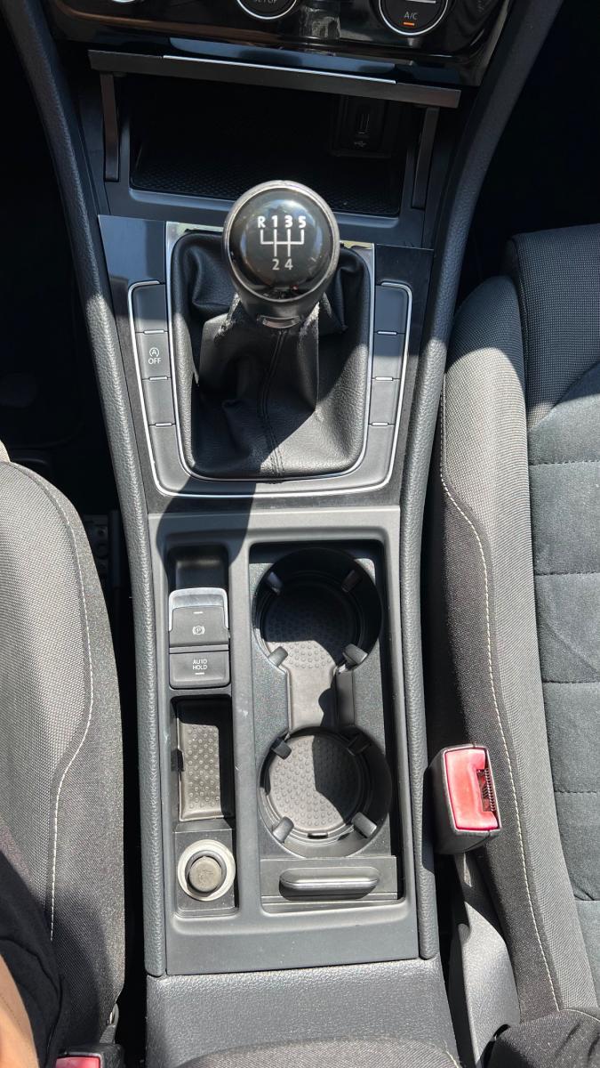VOLKSWAGEN - Golf 1.6 tdi Trendline 5p