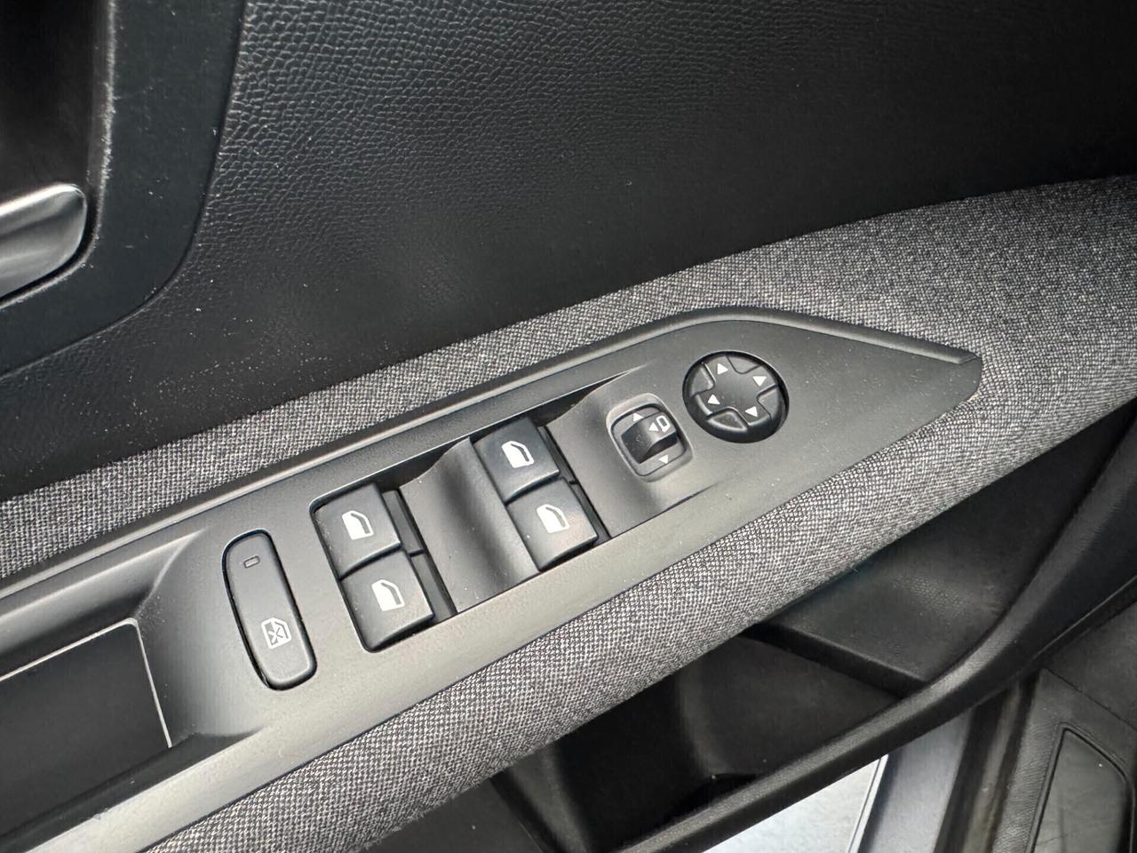 Peugeot 3008 BlueHDi 130Cv - 2020