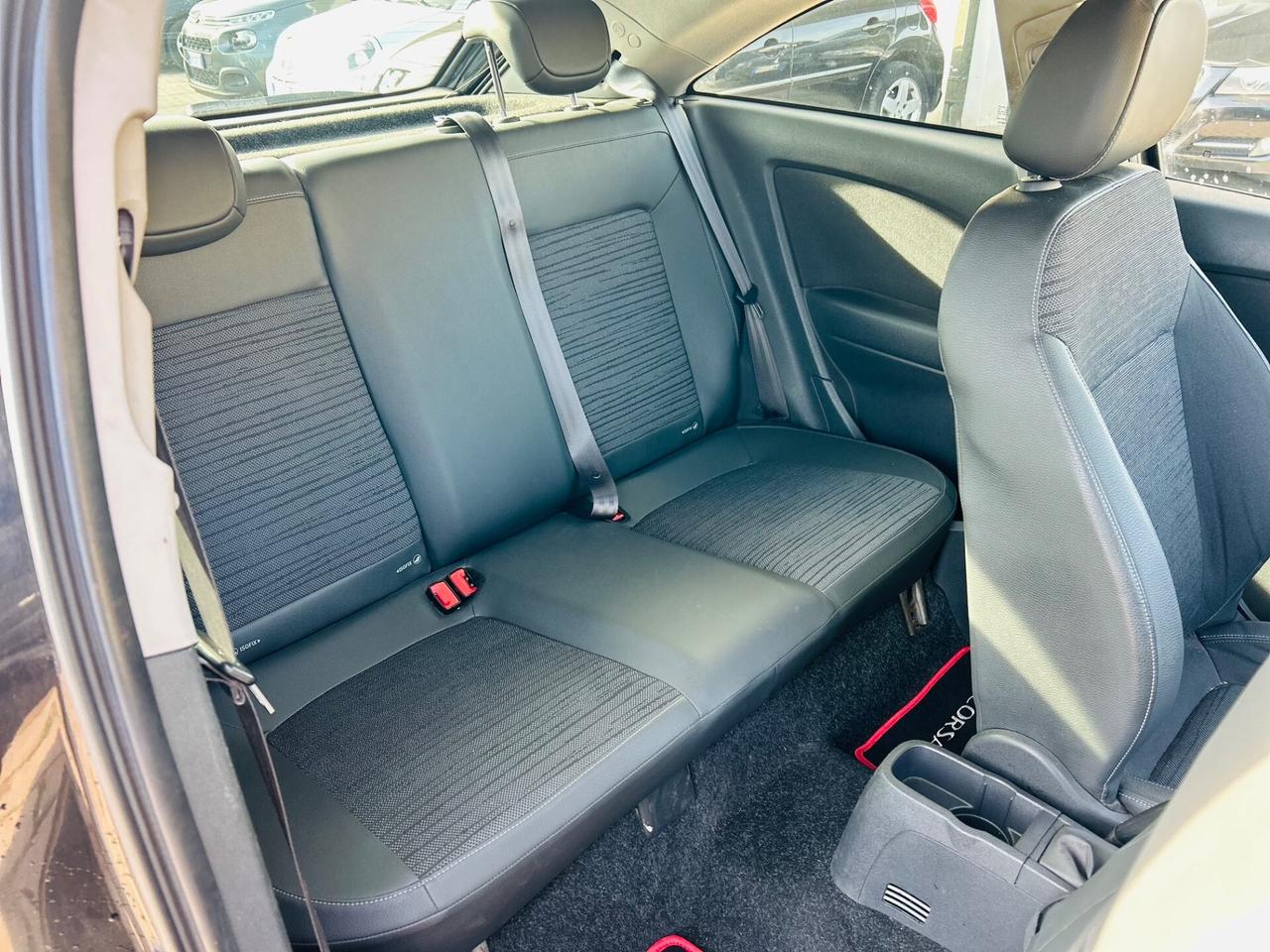 Opel Corsa 1.2 3 porte b-color